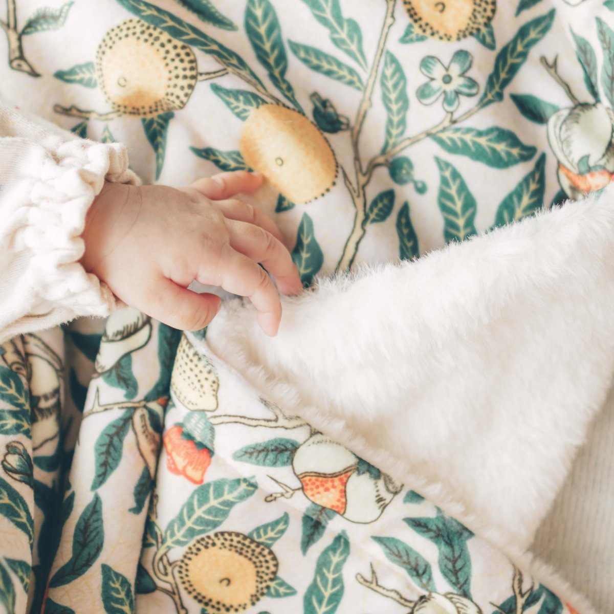 ベビーブランケットや膝掛けに ウィリアム・モリス フルーツ | Stella