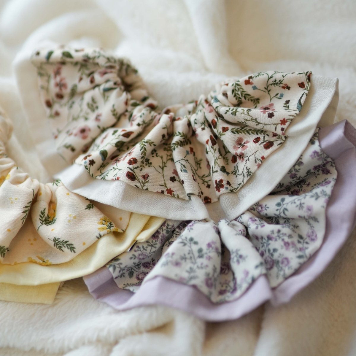 小花柄スタイ / 赤ちゃんの二段フリルスタイ | Stella Mimore ステラミモア